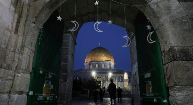 Rendőrökkel dulakodtak muszlim hívők a ramadán első estéjén Jeruzsálemben
