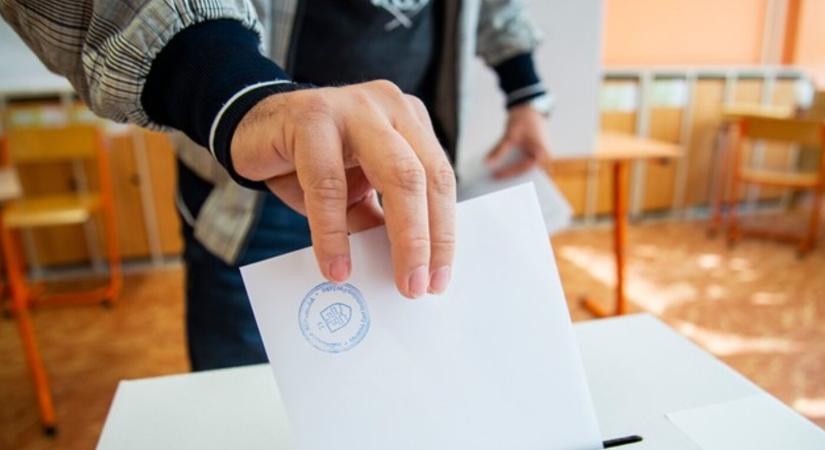 24 párt és egy koalíció nyújtott be jelöltlistát az EP-választásra