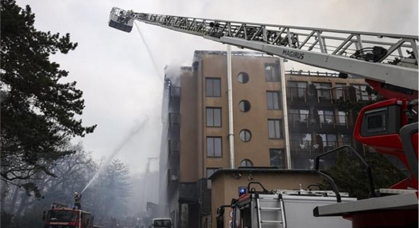 Üzent a leégett Hotel Silvanus igazgatója: ezt tervezik a szállodával, hatalmas a kár