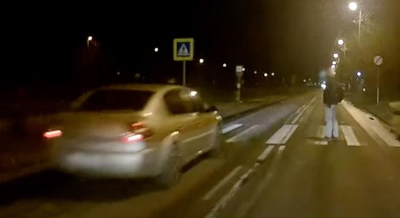 Buszsofőr mentett meg a gázolástól egy gyalogost a Nagykőrösi úton - videó