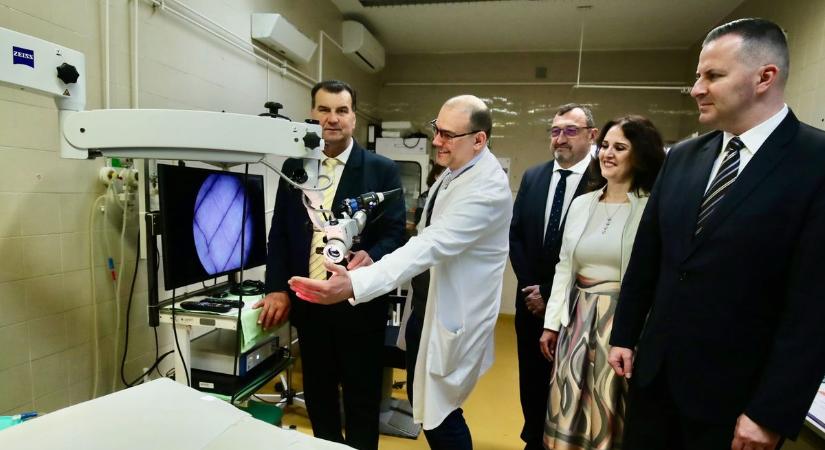 Kórház – Új diagnosztikai eszközök érkeztek a fül-orr-gégészeti osztályra az AquaCityben gyűjtött adományból