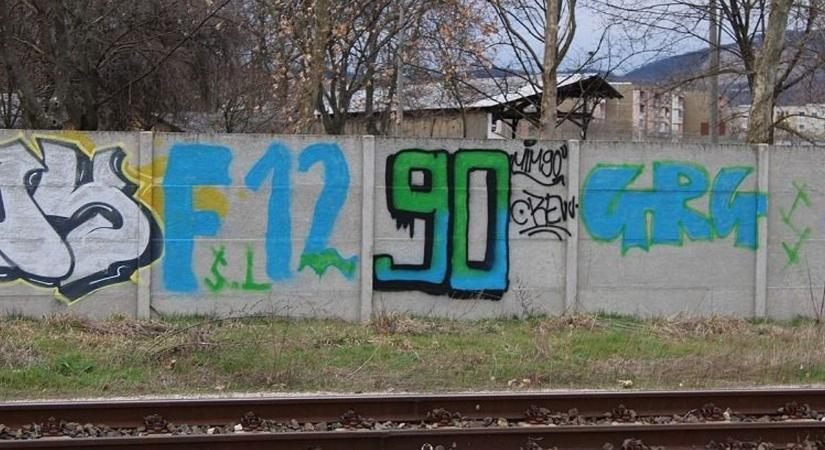 Graffitiművészeket kapcsolt le egy szolgálaton kívüli, szemfüles rendőr