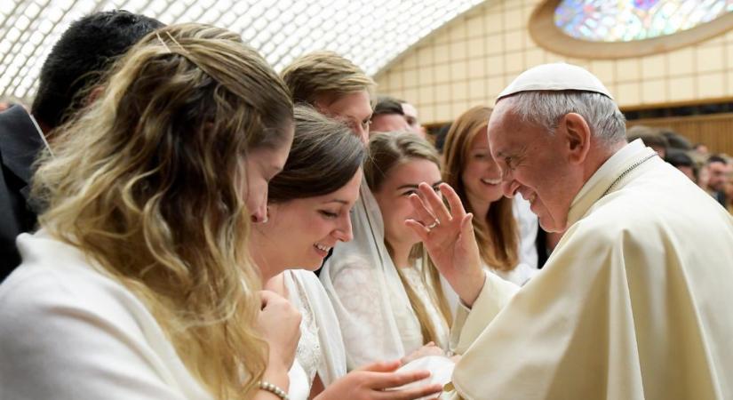 Ferenc pápa: Egyenlő méltóságot a nőknek!