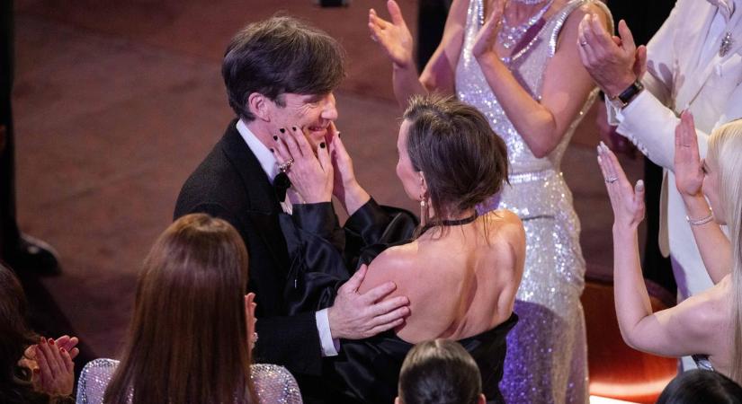 Cillian Murphy a családjával vonult végig az Oscar-gála vörös szőnyegén: ez a gyönyörű nő a felesége – fotók