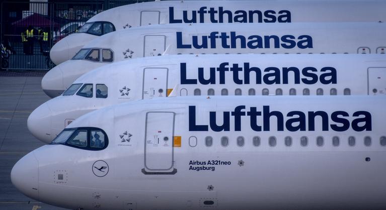 A Lufthansa mintegy ezer járatának törlésére számít a légiutas-kísérők kétnapos sztrájkja miatt