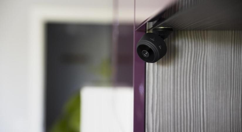 Vége a kukkolásnak: mostantól tilos lesz kamerákat helyezni az Airbnb lakásokba – Igen, eddig lehetett