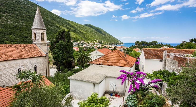 A turistamentes horvát város, ami Európa legszebb tengerpartjával és borral vár