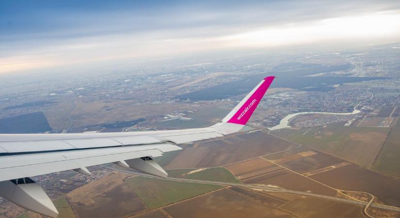 Vészhelyzet a fedélzeten: A Wizz Air egyik járatán szülte meg kisbabáját egy nő - fotó