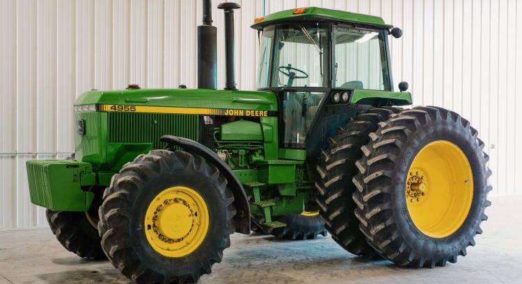 Kevés üzemórás 30 éves John Deere traktorok kalapács alatt