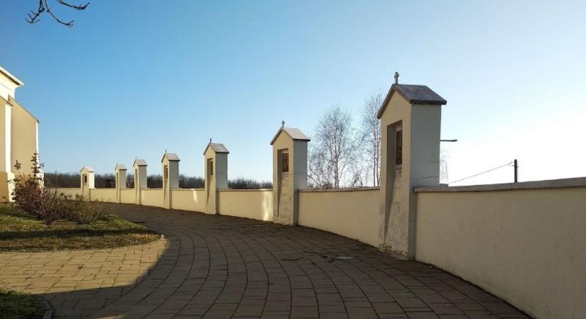 Döbbenet: vasi plébániából loptak, nem is keveset - Mindszenty József bronz szobrát is vitték
