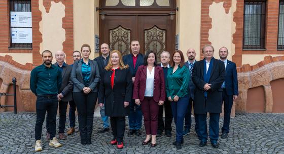 Közös polgármester-jelöltet indít az ellenzék Pesterzsébeten, amelyet egy egykori MSZP-s vezet a Fidesz támogatásával