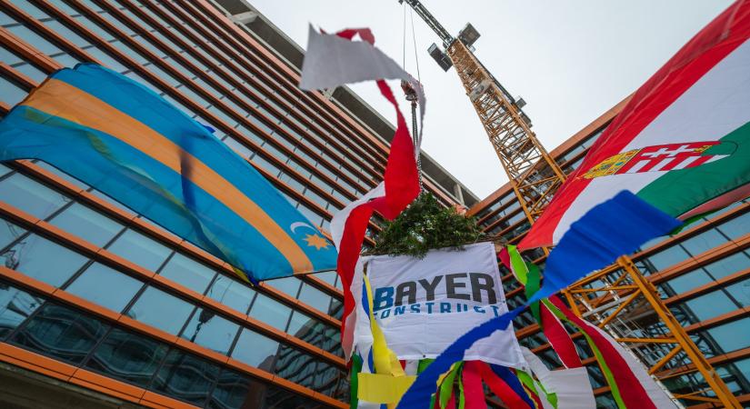 Nagyszabású beruházás indul: fürdőszoba-összeszerelő üzemet épít a Bayer Construct Sóskúton