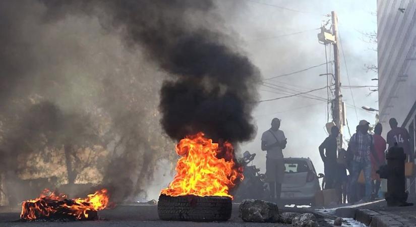 Lángokban áll Haiti, lemondott a miniszterelnök