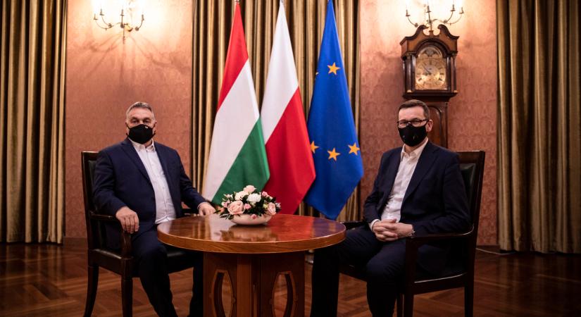 Orbán Viktor megérkezett Varsóba – ilyen fogadtatásban részesült
