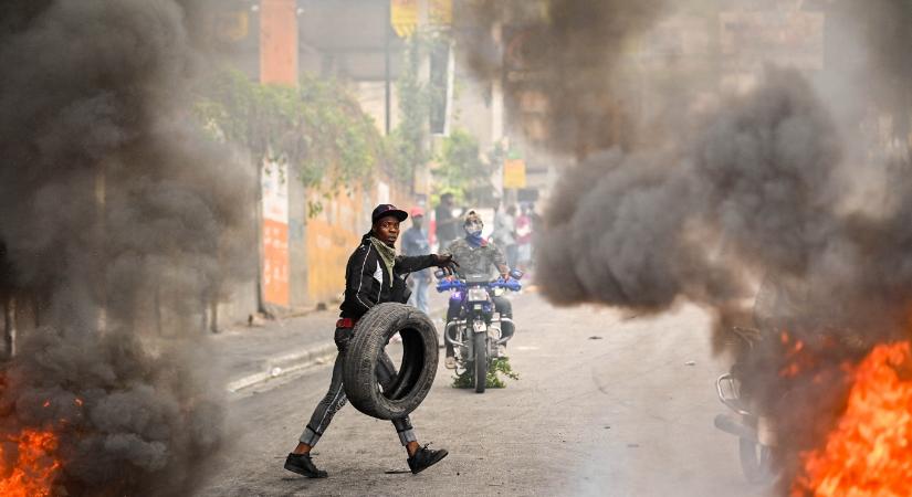 Példátlan erőszakhullám után lemondott Haiti miniszterelnöke
