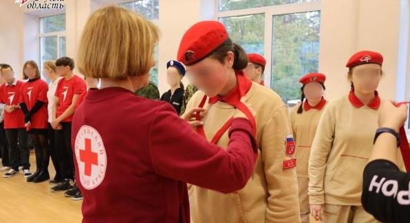 Az orosz Vöröskereszt ukrán gyerekeket deportáló szervezetekkel működhetett együtt