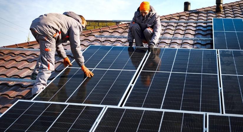 EM: két év alatt duplájára nőtt a hazai napelemes kapacitás