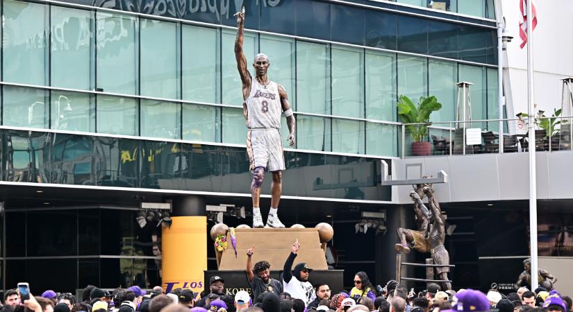Ezt a szégyent: tele van hibákkal Kobe Bryant szobrának talapzata