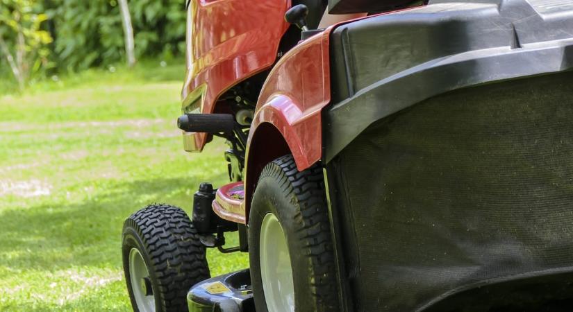 Fűnyíró traktorok: mi alapján válasszuk ki a számunkra legjobbat?