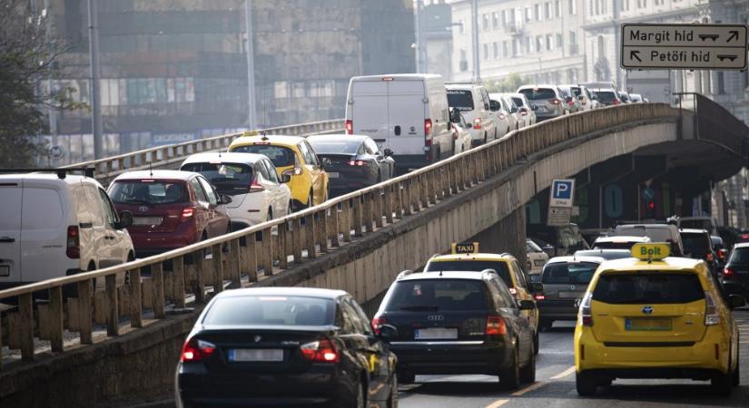 A fővárosban közlekedő járművek mindössze 10 százaléka okozza a légszennyezés 60 százalékát