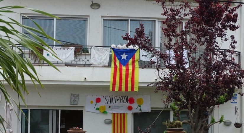 Előrehozott választásokat jelentett be a katalán elnök