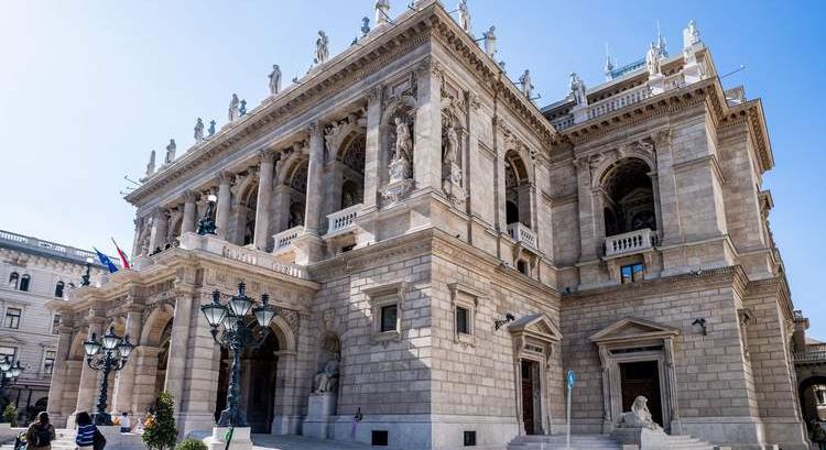 Rejtett kincsek a budapesti Operaházban - Képes utazás a csodás tereken át