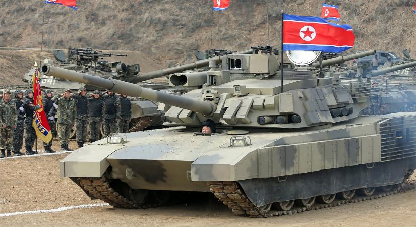 Egy diktátor mindenhez ért: Kim Dzsongun most éppen harckocsit vezetett