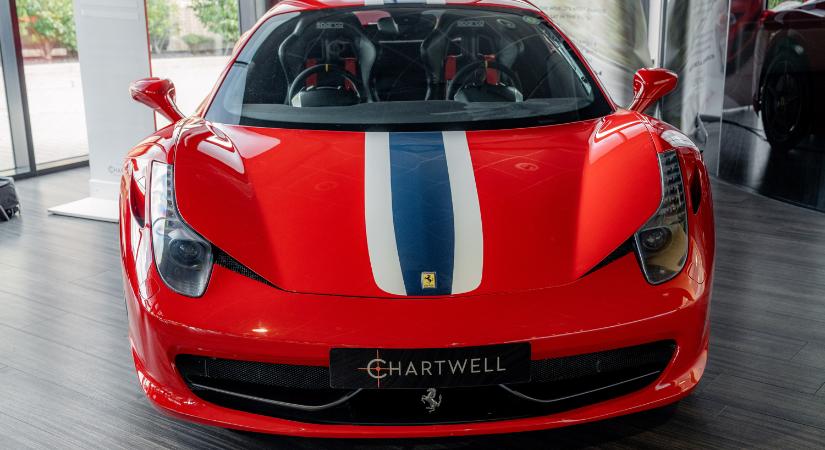 15 milliót ért valakinek a kétkormányos Ferrari
