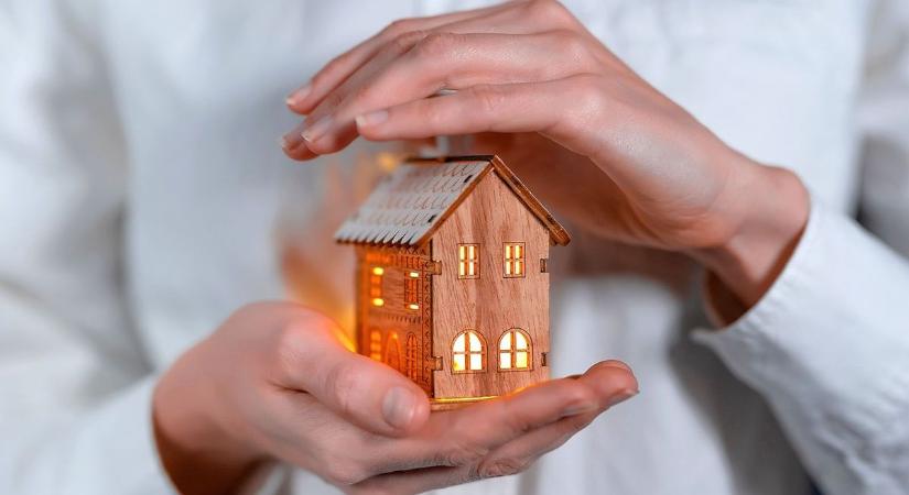 A Világgazdaság vidcastsorozata a lakásbiztosítási kampányról – 4. rész – A szerződéskötésnél figyelni kell az ingatlan valós értékére is