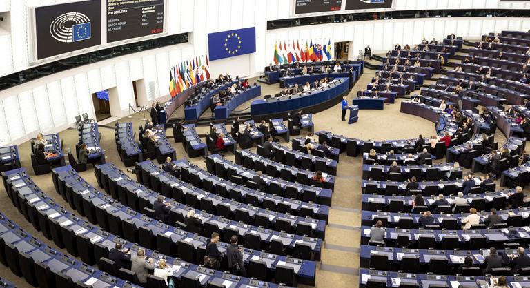 Korszakalkotó AI-jogszabályt fogadott el az Európai Parlament