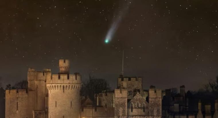 Egy 30 km átmérőjű üstökös néhány héten át szabad szemmel is látható lesz az esti égbolton