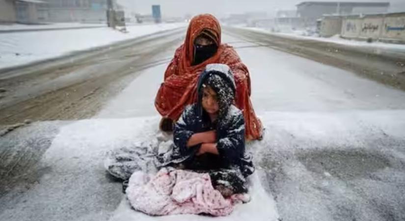 Több tucat halálos áldozata van az utóbbi hetek esőzéseinek és hóviharainak Afganisztánban