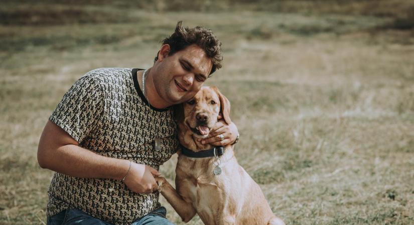 Hűség a halálon túl: szellemként vigyázott Marcellre vakvezető kutyája