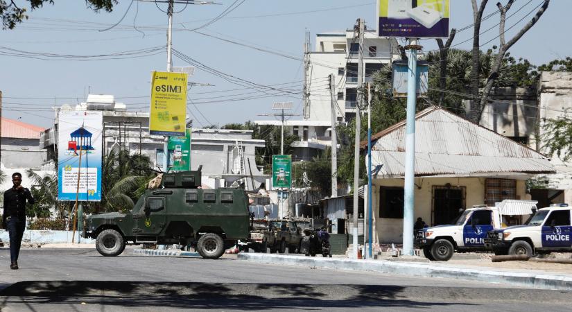 Terroristák támadtak meg egy hotelt Szomália fővárosában
