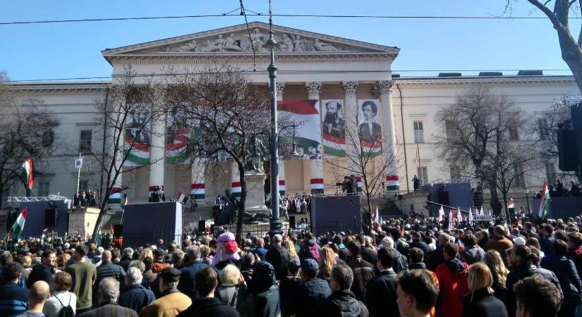 Orbán Viktor visszamerészkedett a Nemzeti Múzeumhoz