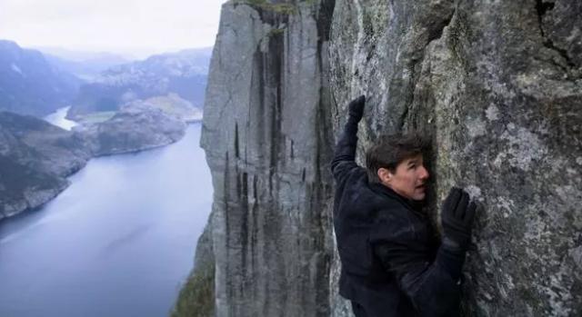 Zseniális vírusvideón Tom Cruise mutatványai a Mission: Impossible-filmekből!