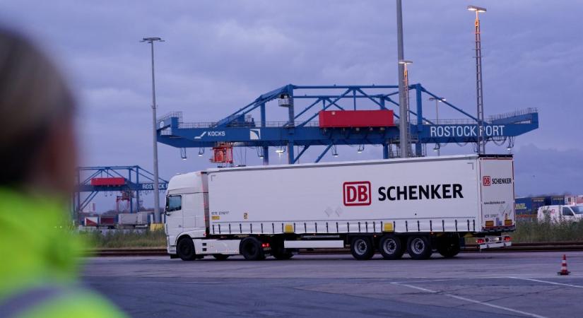 Maersk: még nem adtuk fel a DB Schenker felvásárlását!