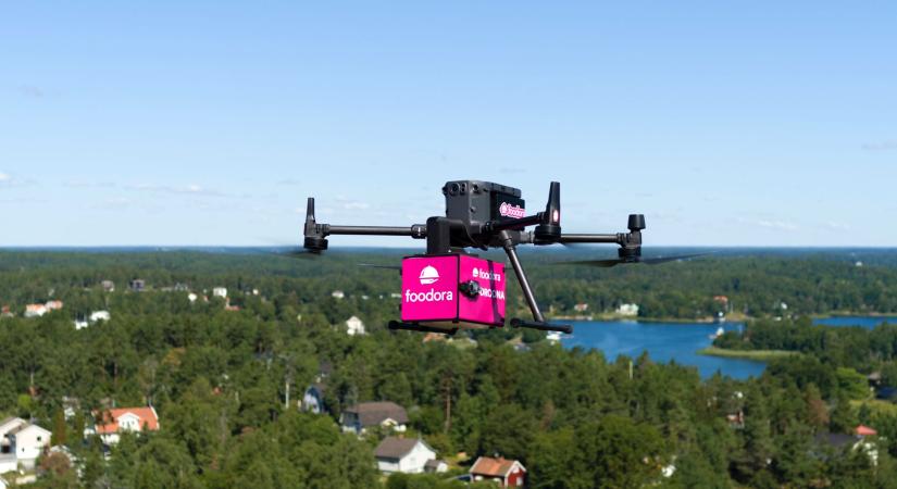 Innentől már futár helyett drónnal is házhoz repül a megrendelt étel a Foodoránál – Drónflottával újít a vállalat Svédországban