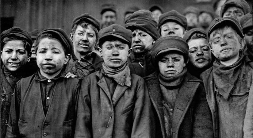 A 20. századdal nem szűnt meg a gyerekmunka, ma is 73 millió kiskorú végez veszélyes munkát