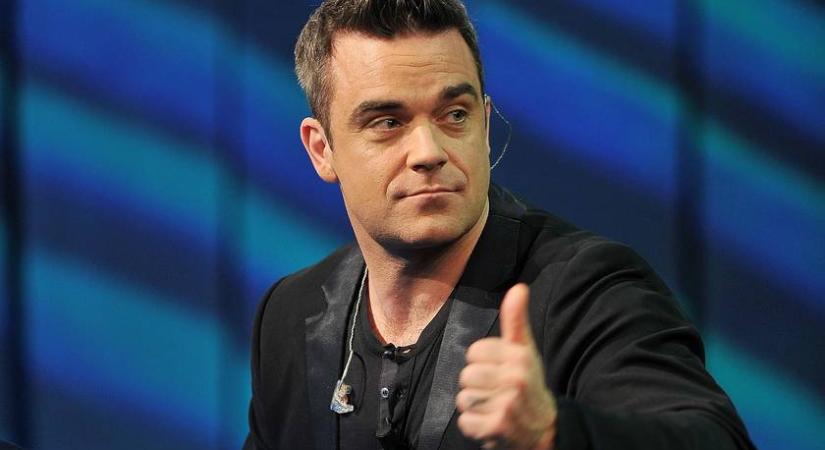 Robbie Williams volt a tinik bálványa a 90-es években: 50 éves korára így megváltozott az énekes