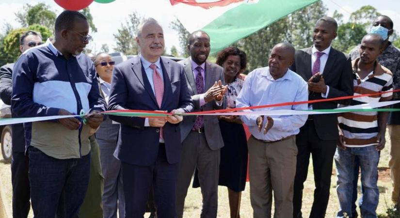 Az agrárminiszter avatta fel Kenyában a magyar pénzből épült mintafarmot