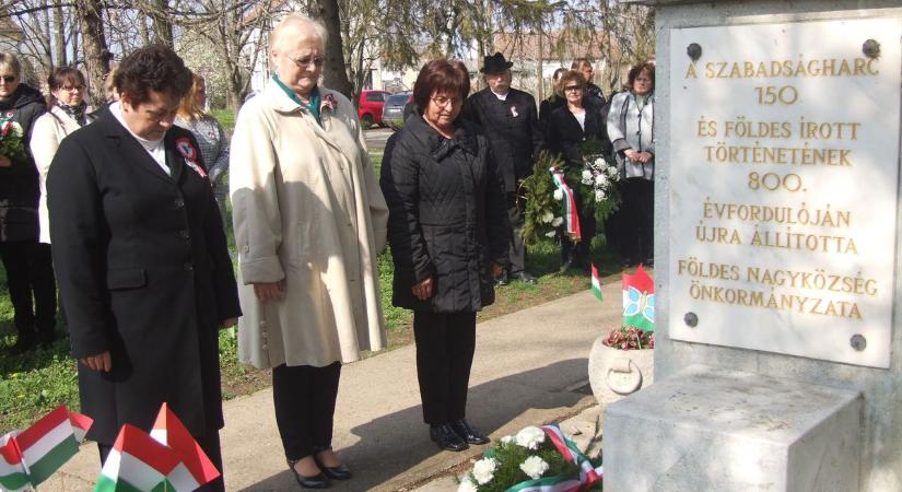 A történelmi napokra emlékeztek Földesen