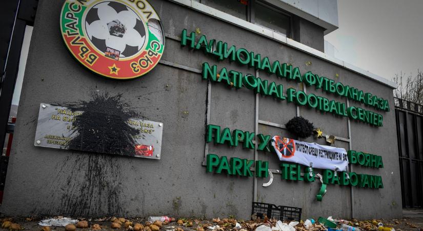 Rohamrendőrök, vízágyú és vitatott szavazás: folytatódott a bolgár focibotrány