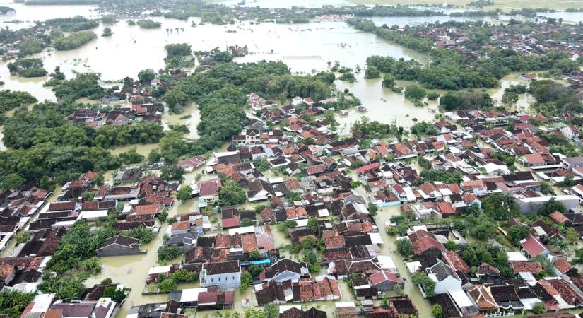 Súlyos áradásokkal küzdenek Indonéziában a tartós, heves esőzéseket követően