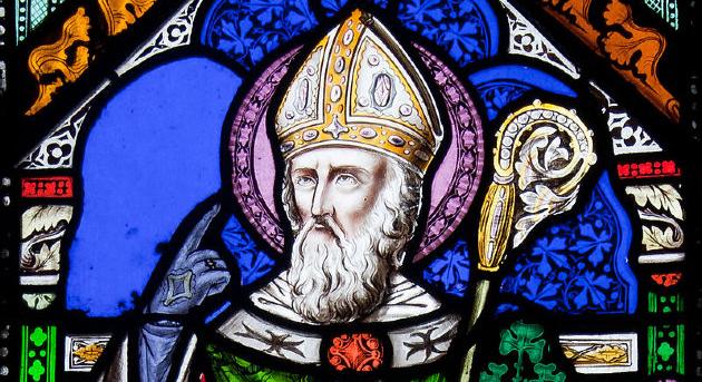 A mérges kígyókkal hadakozó Szent Patrik miatt borul zöldbe Írország