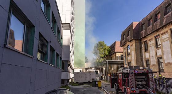 Fotók: Egy átjáró égett a Semmelweis Egyetem kórházának udvarán
