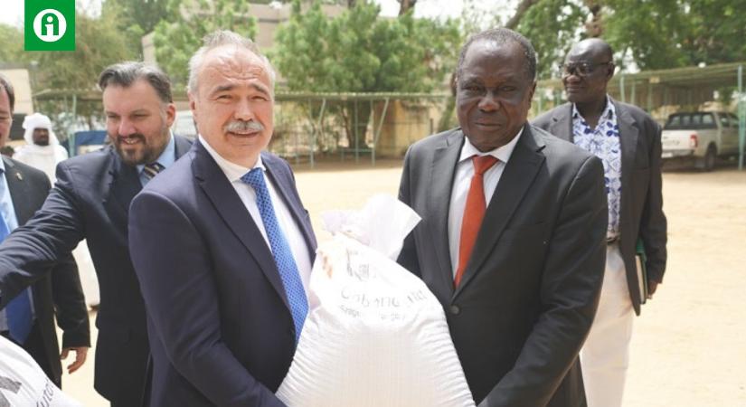 Hazánk Csád mezőgazdaságát is segíti – Nagy István vetőmagokat adott át a mezőgazdasági miniszternek