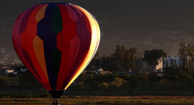Kizuhant egy hőlégballonból és meghalt egy férfi Ausztráliában