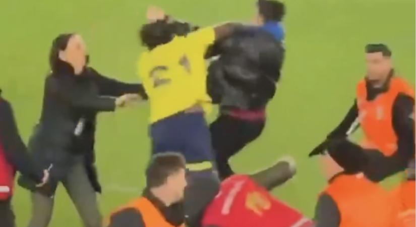 Tömegverekedés a pályán, a Trabzon szurkolói rátámadtak a Fenerbahce játékosaira, akik nem hagyták magukat