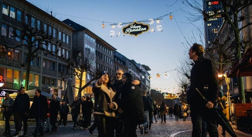 A muszlim tanulók miatt megtiltották a többi diáknak, hogy ramadán alatt igyanak az iskolában